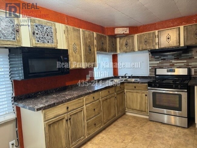 Photo - 3 Bedroom 1.5 Bathroom Single Wide Trailer