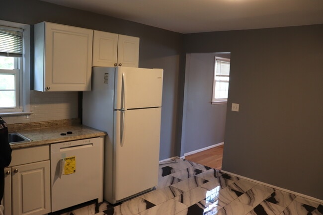 Building Photo - 30 Riverside Dr Unit 30