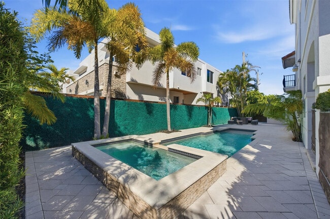 Photo - 2515 NE 18th St