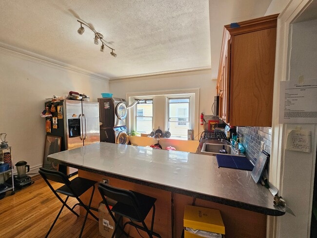 1 Vassar Ave Unidad Room2
