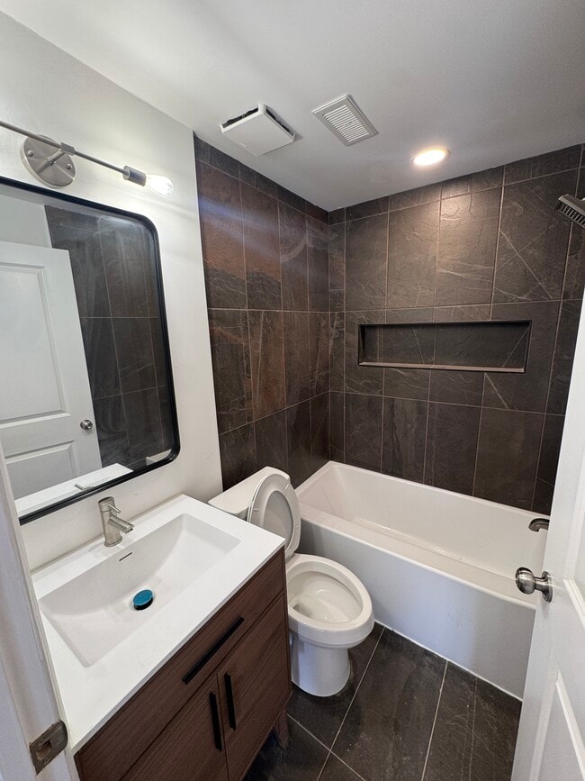 Photo - 839 S Jackson St Unit 4