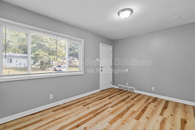 Photo - 10465 Lord Dr