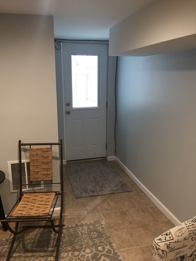 Entry - 602 Columbia Rd NW Unit B