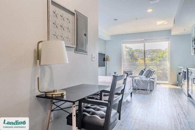 Photo - 210 E Green St Unidad 716.1410573