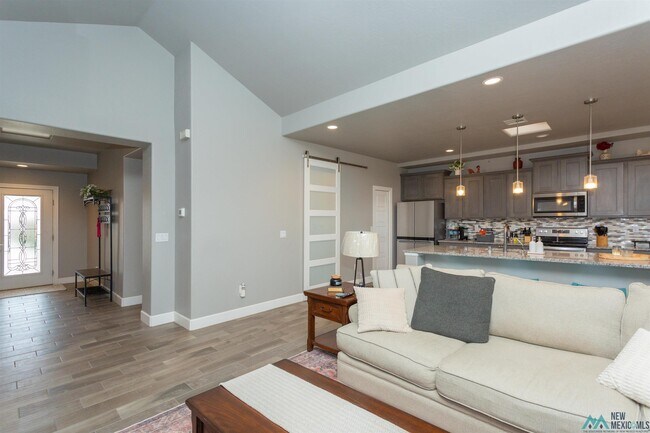 Photo - 1372 Springfield St