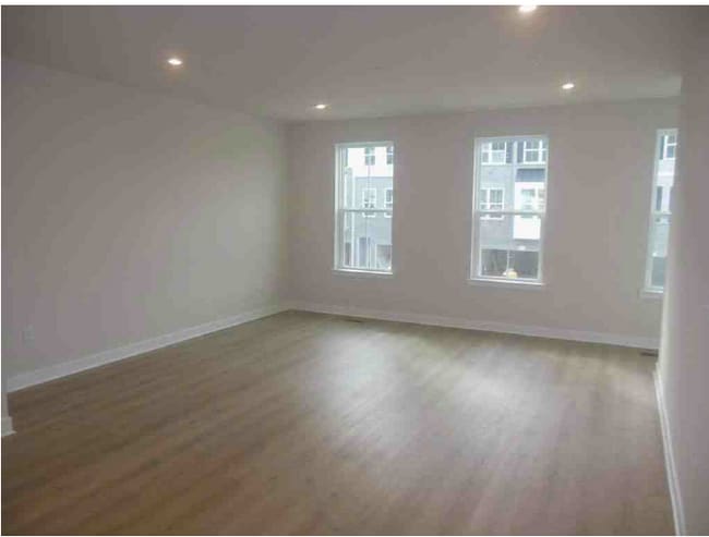 Photo - 170 S Durham Dr