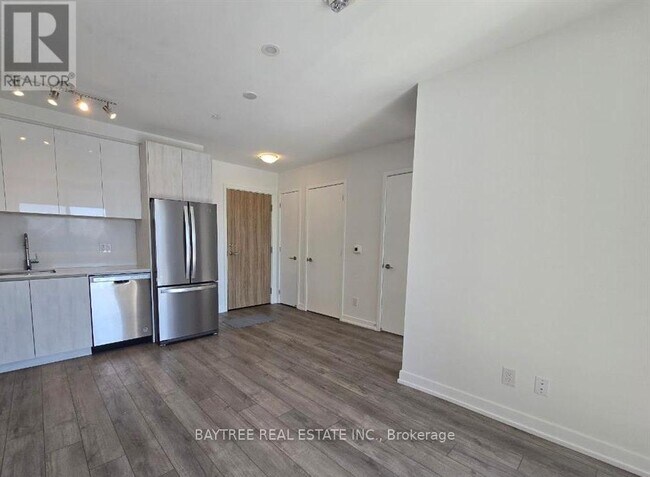 Photo - 3100 Keele St Unit 915