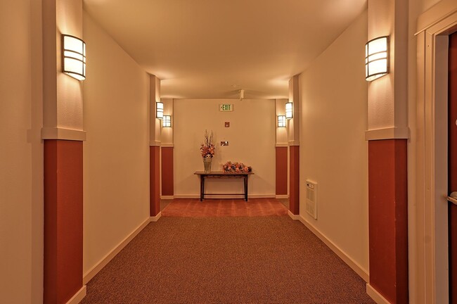 Photo - Mukilteo Golf Course View Condo – Modern C...