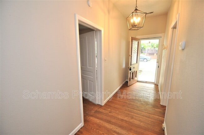 Photo - 310 N East St