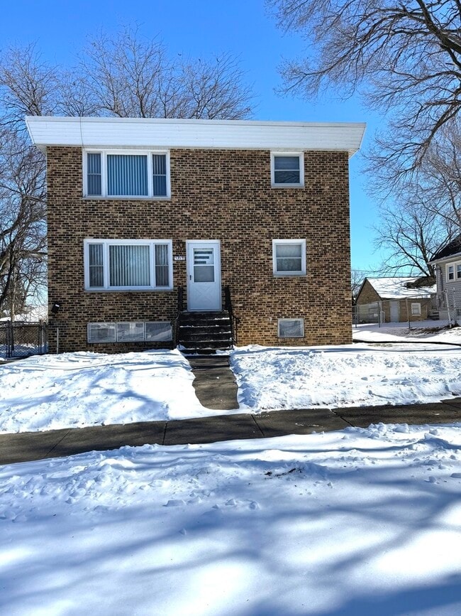 Building Photo - 1915 Seymour Ave Rental
