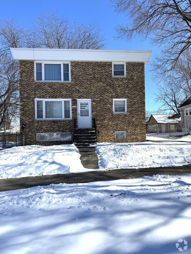 Building Photo - 1915 Seymour Ave Rental