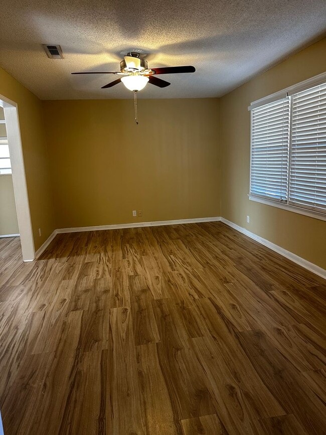 Photo - 204 Walnut Dr