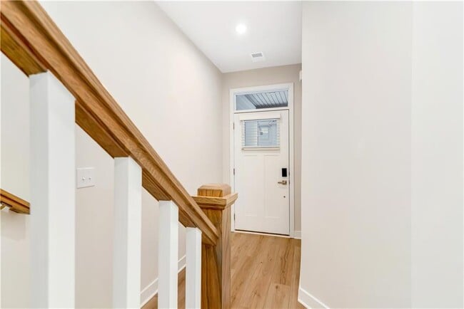 Photo - 555 Thatch Ter