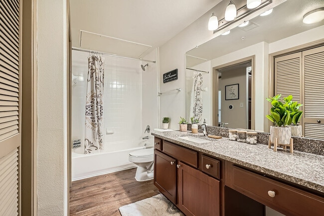 Eaglebrook Apartments Primary Bathroom