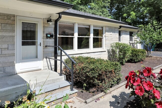 Photo - 760 W Pine St