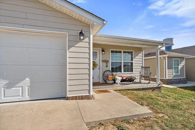 Building Photo - 9001 Landon Ln
