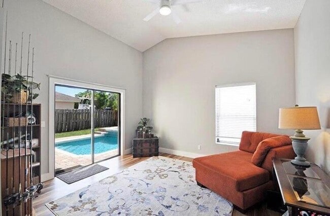 Photo - 6216 Mullin St