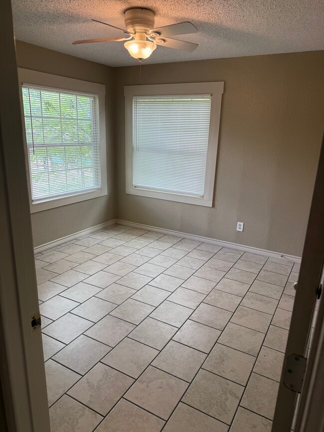 Photo - 1701 N Mockingbird Ln