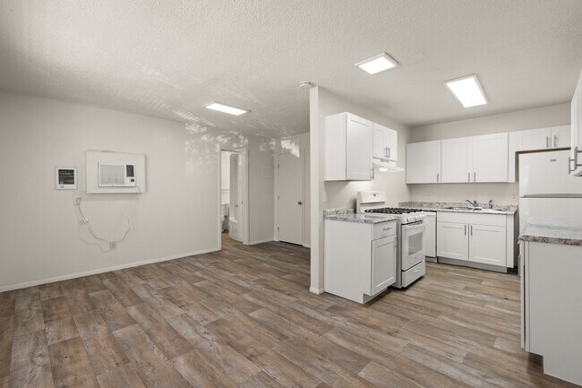 Photo - 2800 Vail Ave SE