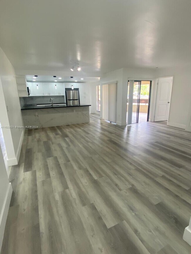 Photo - 8810 SW 123rd Ct Unidad M-210