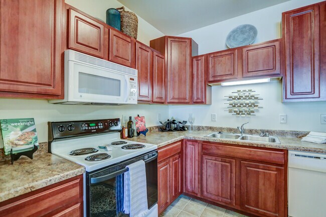1 BD Geneva Kitchen - AutumnCreek Apartment Homes