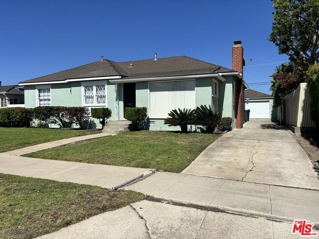 Photo - 8112 Loyola Blvd