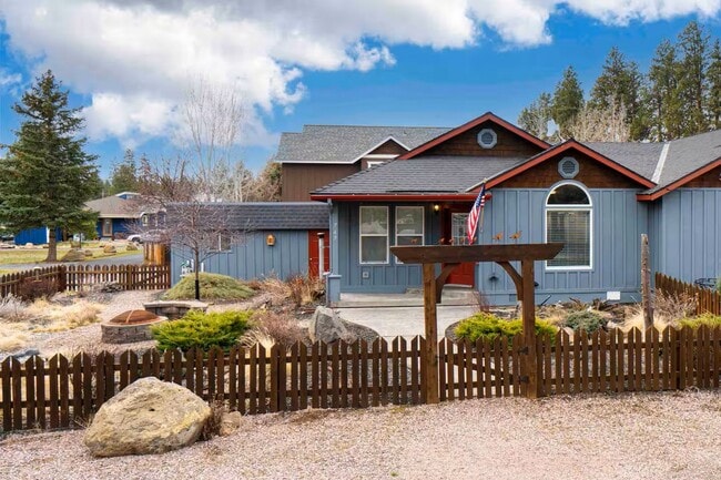 Building Photo - Single Level Duplex with Great Flow and Fi... Rental