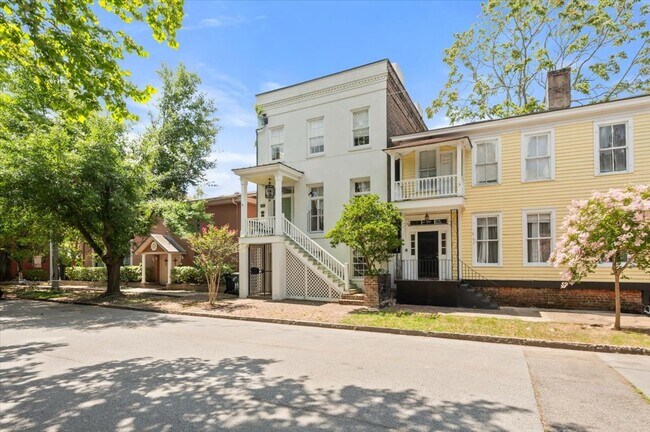 Photo - Adorable 1 bedroom apartment. Ground floor...