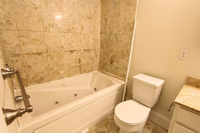 Photo - Large 3 bed in Brookline