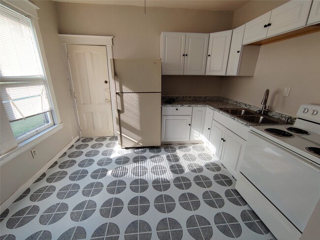 Photo - 116 Leroy St Unit 2