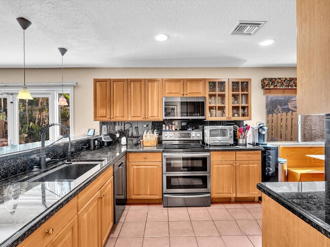 Photo - 1449 Banyan Cir