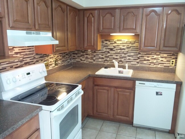 Photo - Spacious 3 bedroom house For Rent