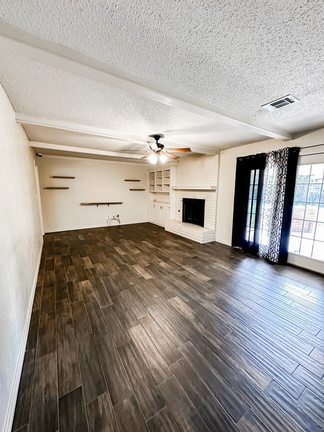 Photo - 1118 NW Becontree Dr