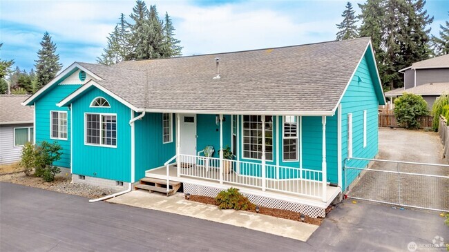 Building Photo - 2401 NE 27th St Rental