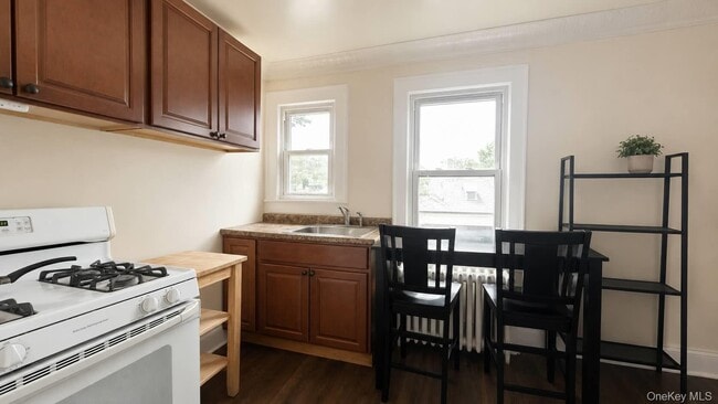 Photo - 275 Bayville Ave Unit 2E