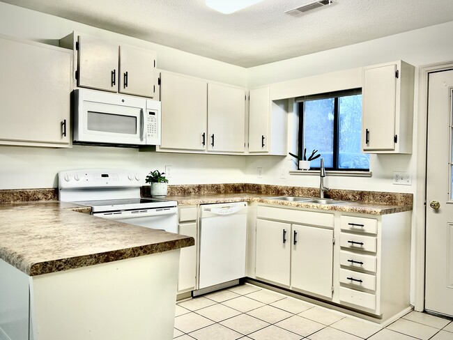 Building Photo - 1906 Waldens Edge