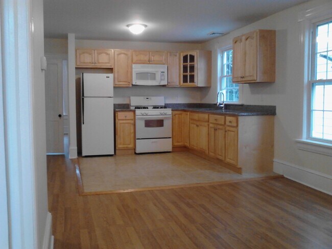 Building Photo - 706 Atlantic Ave Unit Apt. 2