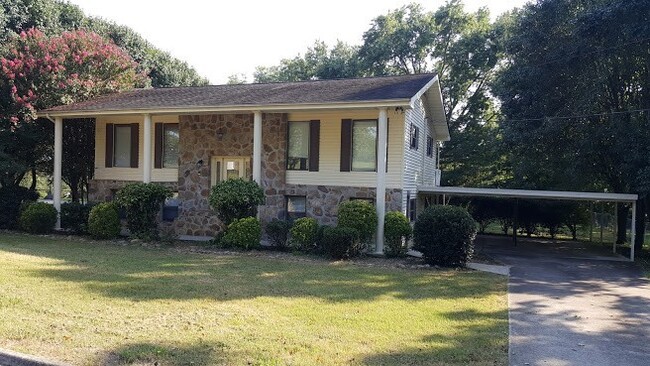 Large Home with Beautiful Mountain Views - Large Home with Beautiful Mountain Views