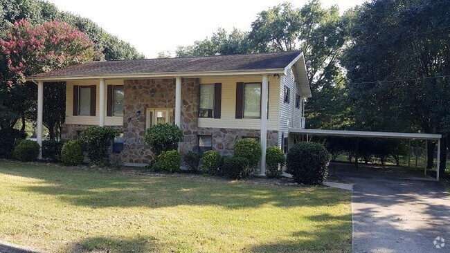 Building Photo - Large Home with Beautiful Mountain Views