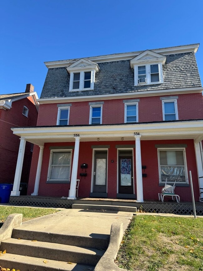 Building Photo - 556 Salem Ave Unit 2F