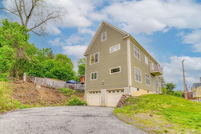 81 Nicoll St