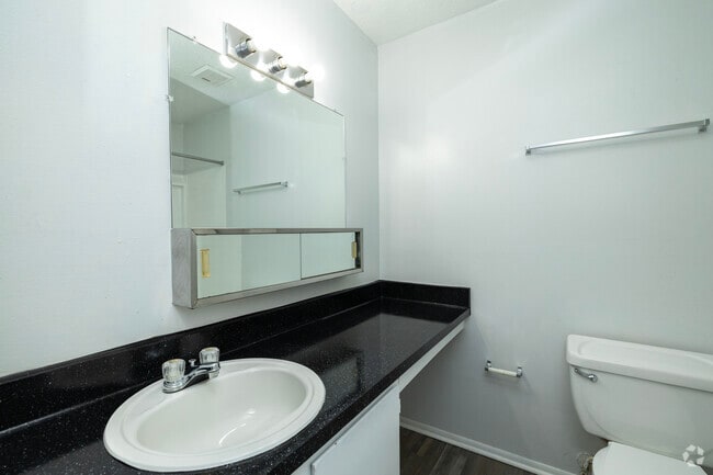 1BR, 1BA - 501SF - Bathroom