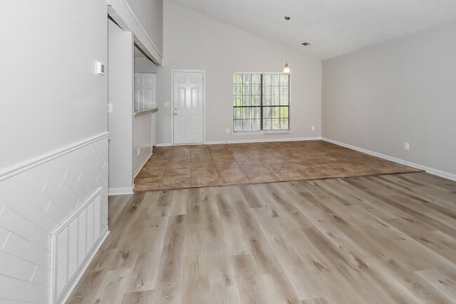 192 Chase Woods Cir