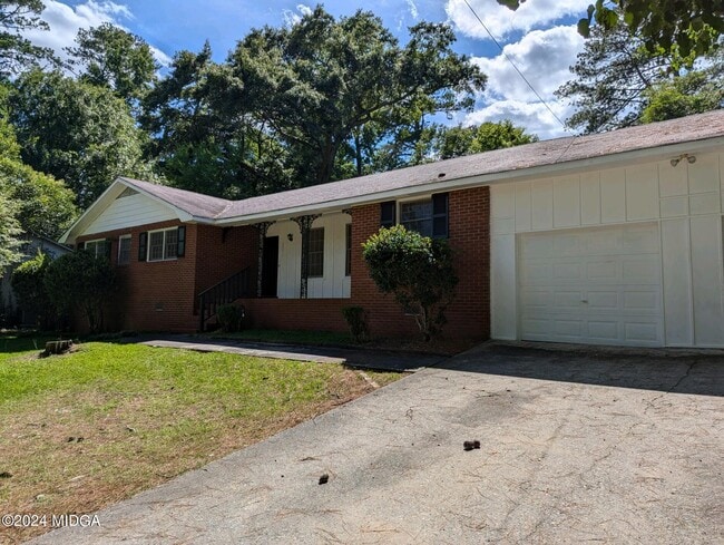 Building Photo - 2971 Crestline Dr