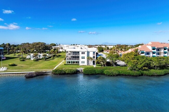 Photo - 100 Waterway Rd Unidad A306