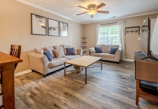 Photo - 100 Woodstone Dr