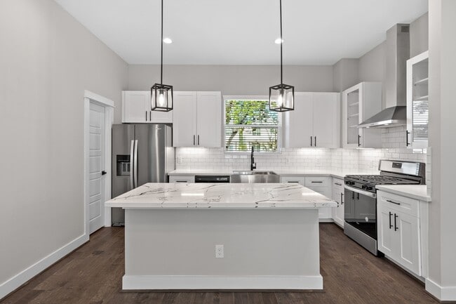 Photo - 904 Martin St