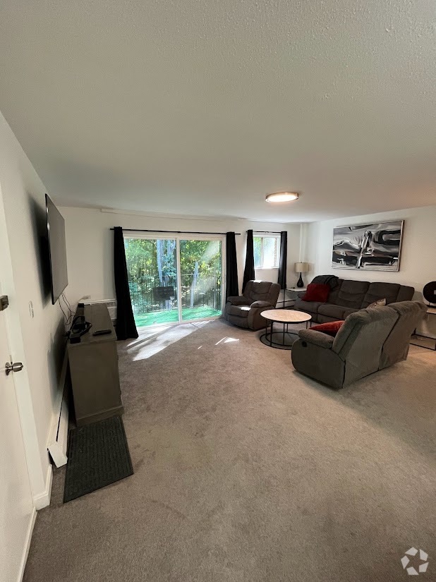Building Photo - 10 Crescent Dr Unit 10 Crescent Drive 8 Rental