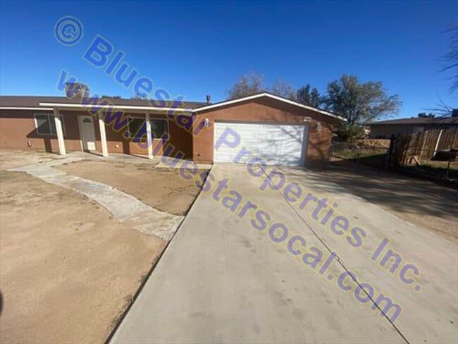 Building Photo - Just Listed in Victorville