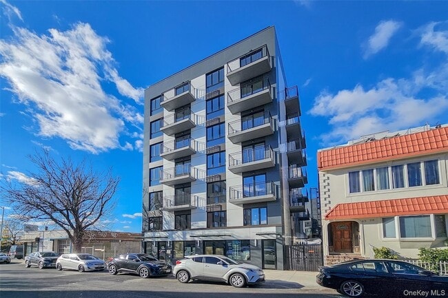 Building Photo - 43-34 53rd St Unit 7C